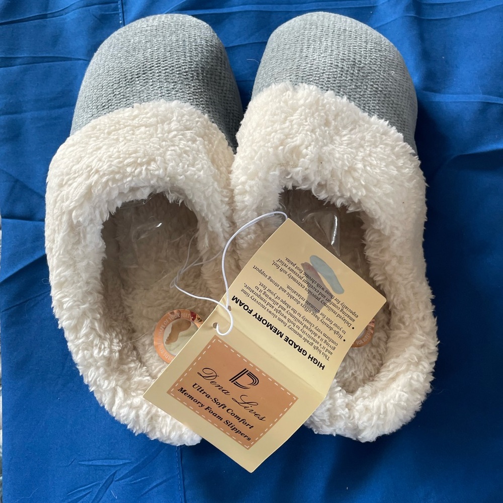 Cozy Women's Memory Foam Slippers in Gray and Cream